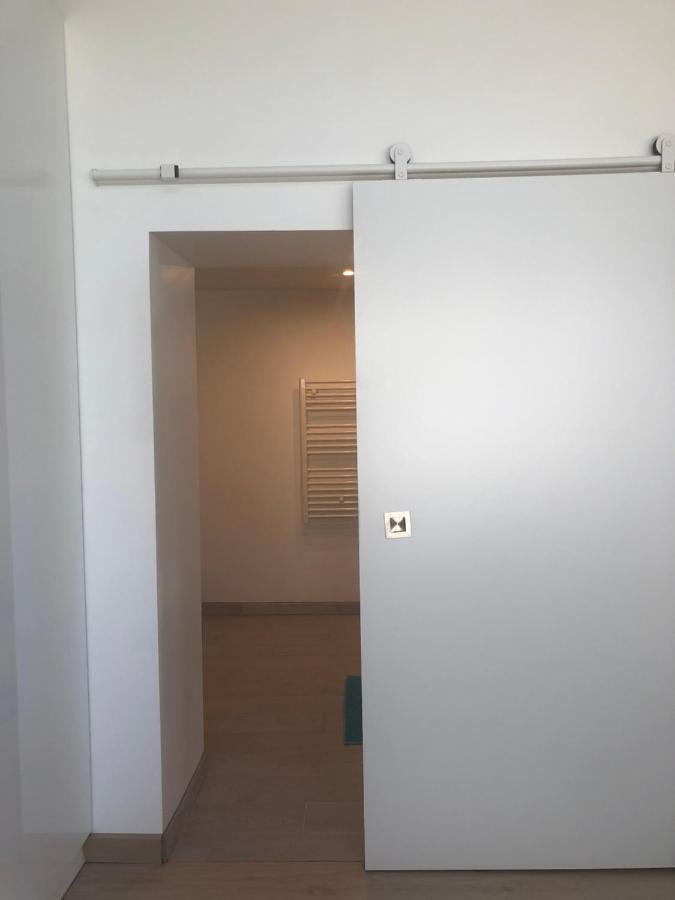 Appartement Paisible Proche Centre Ville Bron Esterno foto