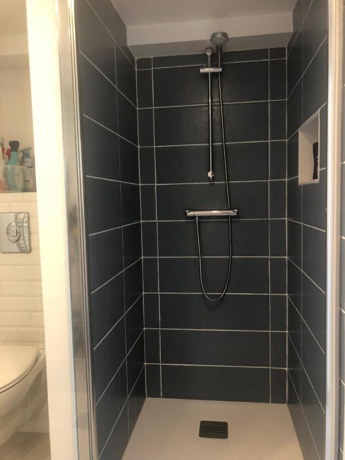 Appartement Paisible Proche Centre Ville Bron Esterno foto