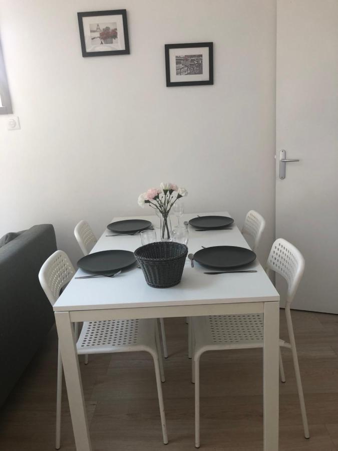 Appartement Paisible Proche Centre Ville Bron Esterno foto
