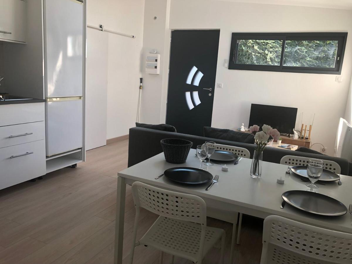 Appartement Paisible Proche Centre Ville Bron Esterno foto