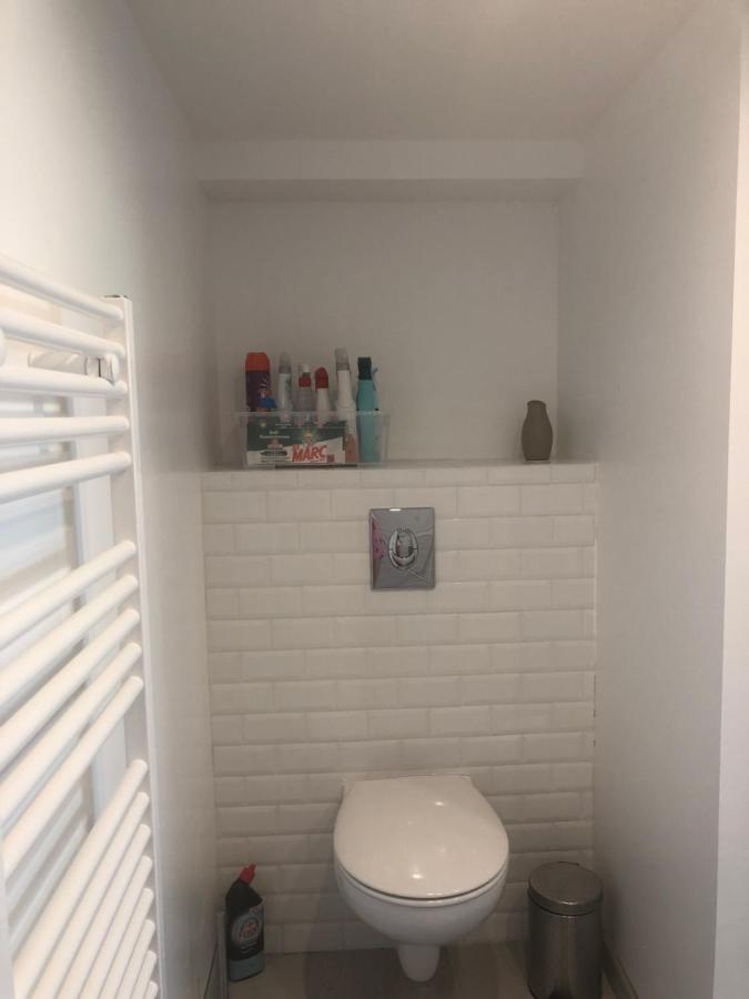Appartement Paisible Proche Centre Ville Bron Esterno foto