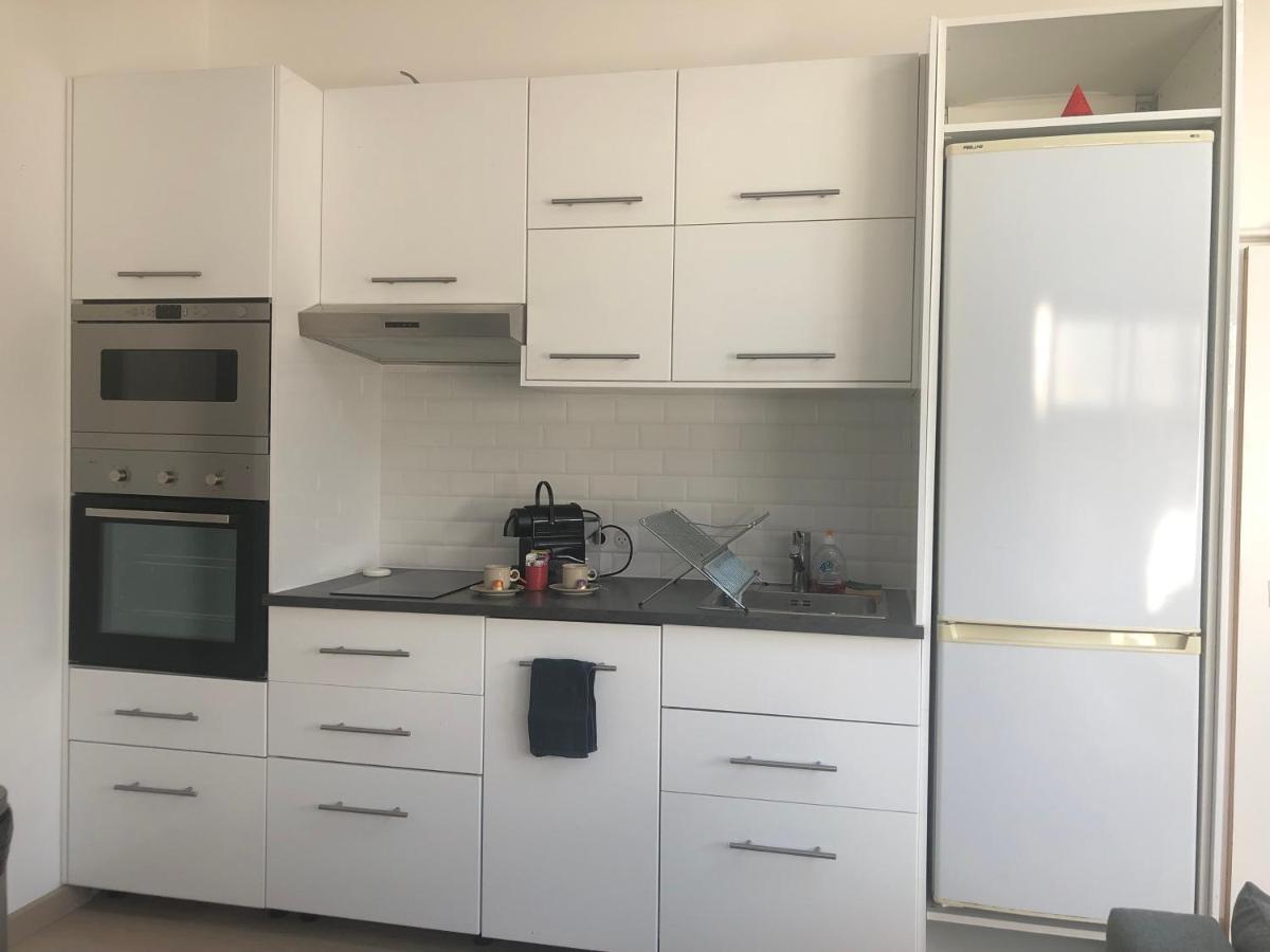 Appartement Paisible Proche Centre Ville Bron Esterno foto