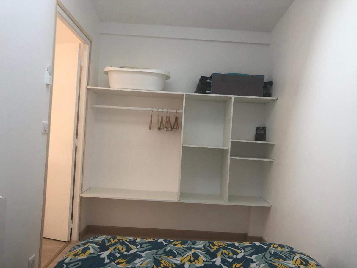 Appartement Paisible Proche Centre Ville Bron Esterno foto