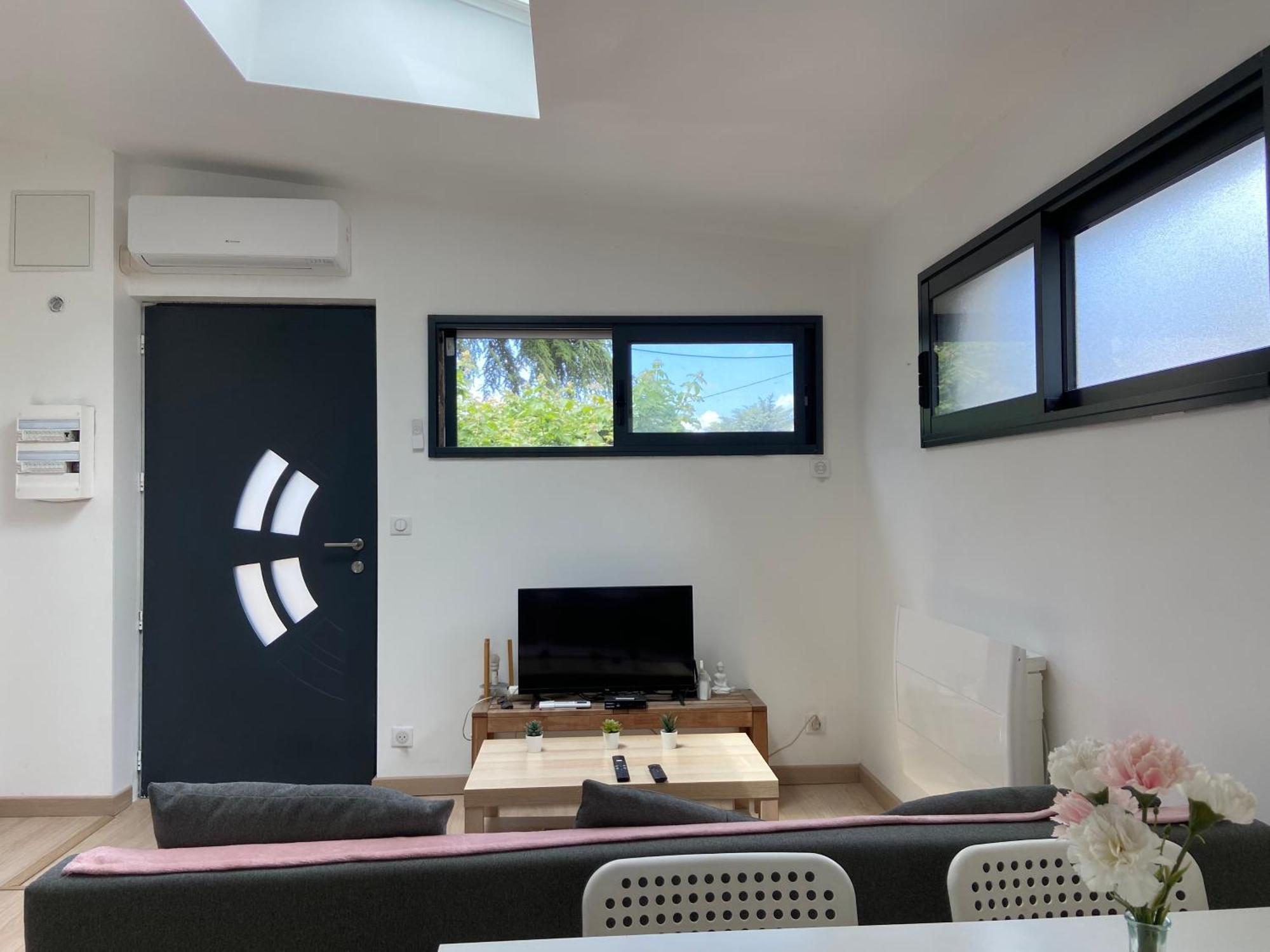 Appartement Paisible Proche Centre Ville Bron Esterno foto