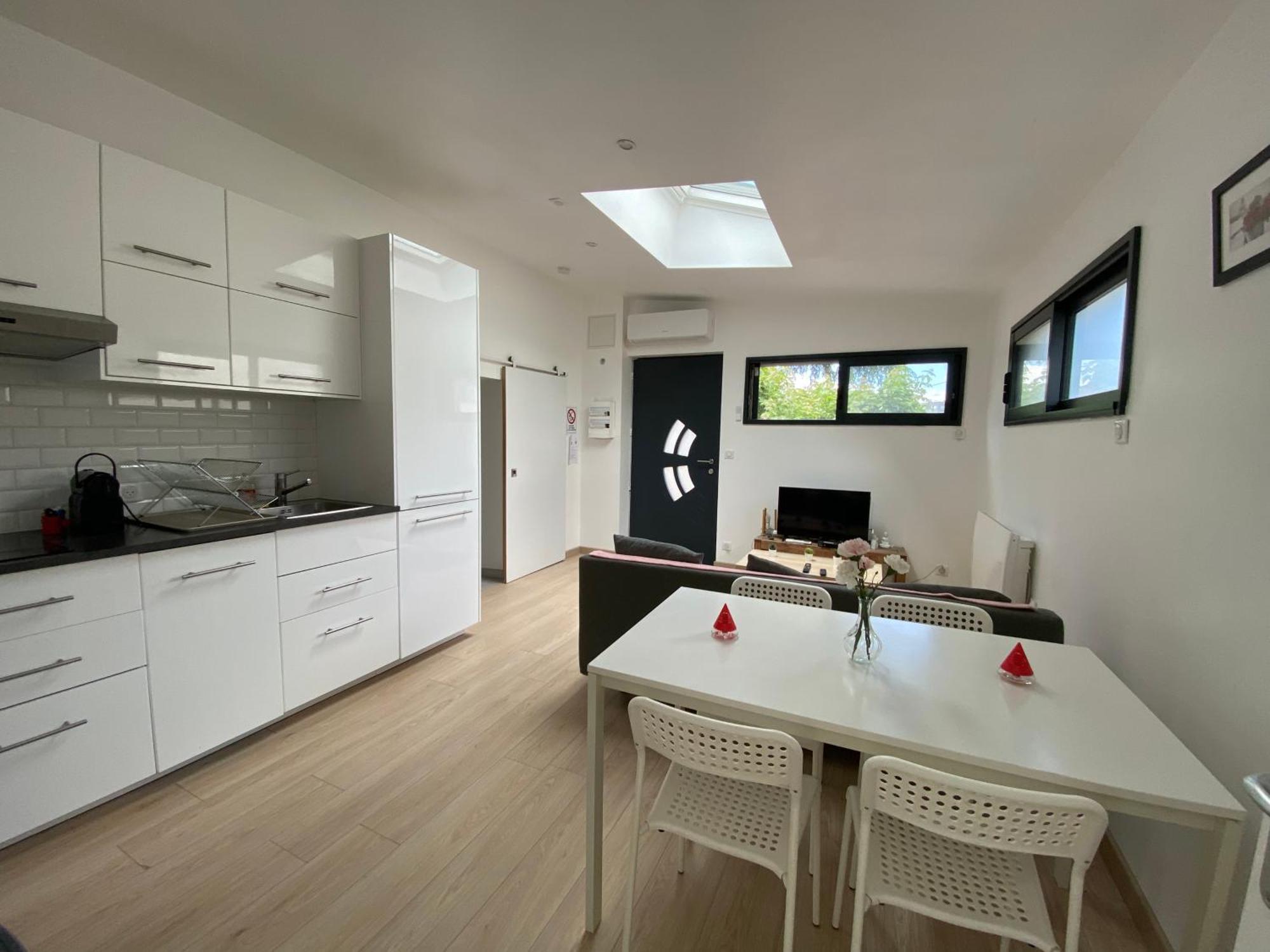 Appartement Paisible Proche Centre Ville Bron Esterno foto