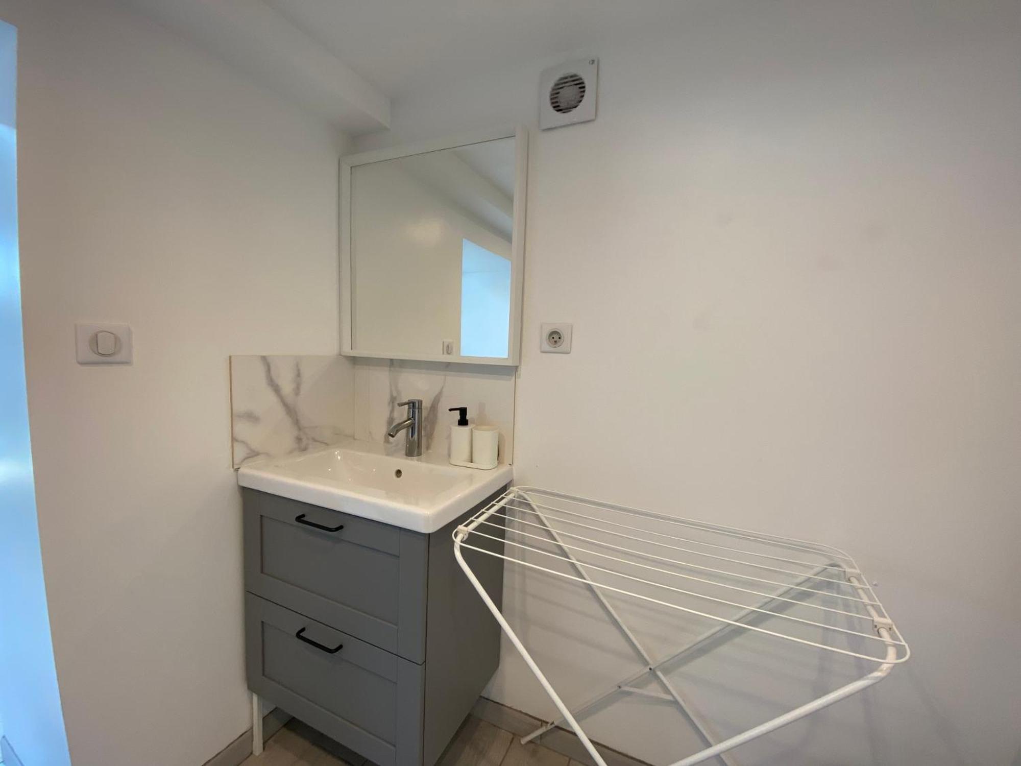 Appartement Paisible Proche Centre Ville Bron Esterno foto